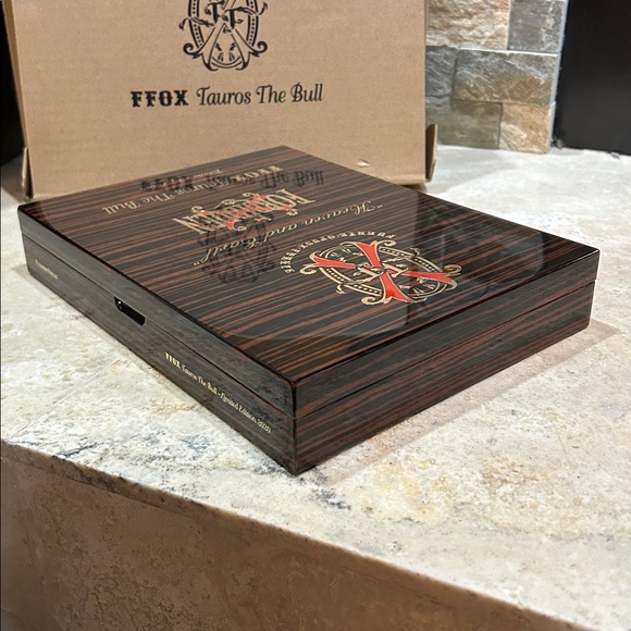 PROMETHEUS FFOX TAUROS THE BULL cigar humidor 2020 Limited Edition Fuente Opus X - Picture 7 of 12